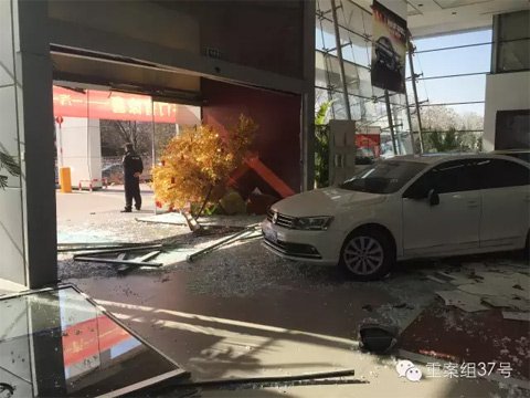 Bai's car inside the damaged dealership. (WeChat)