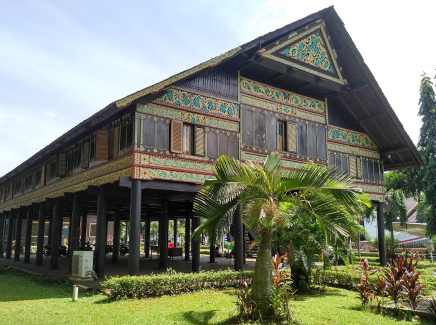 7 Contoh Rumah Adat Di Indonesia Dengan Desain Unik