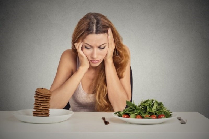 Sâu răng sẽ khiến bạn chán ăn vì sợ lực nhai khiến răng bị ê buốt