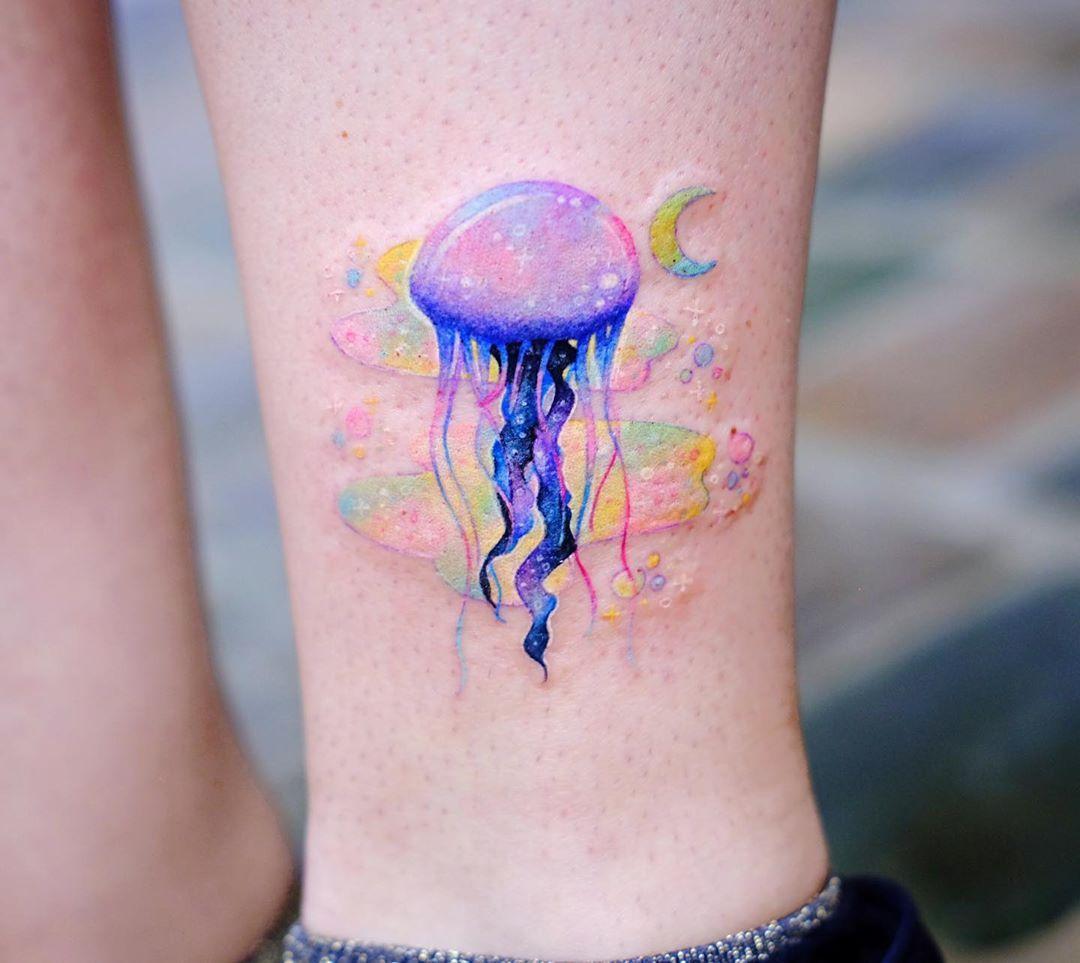 chewy jelly🧠 (@youre.so.into.pastel) • Instagram photos and videos |  Jellyfish tattoo, Small tattoos, Cute tattoos