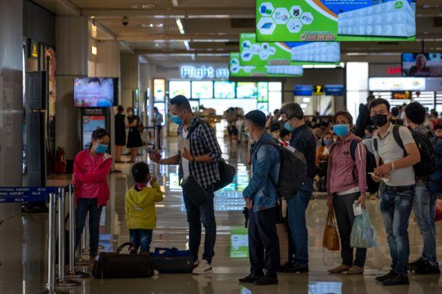 Hành khách tại sân bay Nội Bài năm 2020