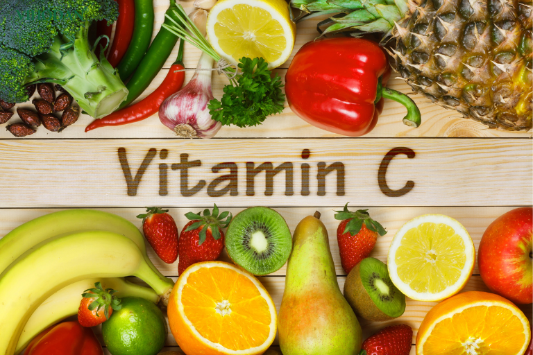 Bạn nên bổ sung trái cây và rau quả để cung cấp vitamin C cho cơ thể