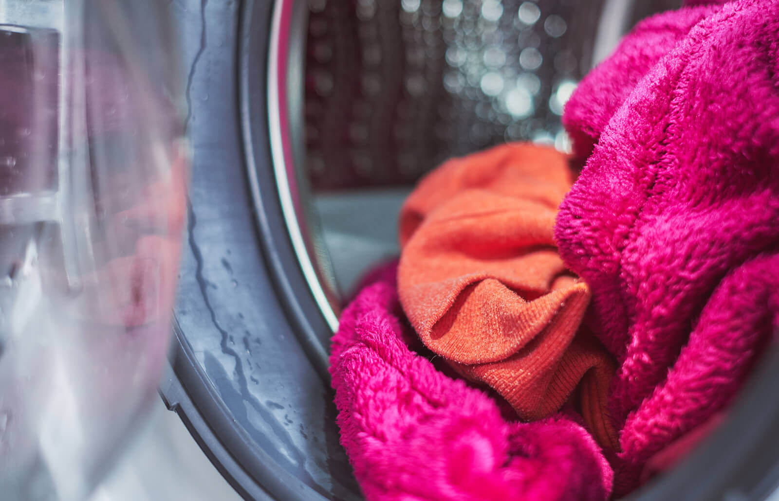 Một lưu ý quan trọng khác trong việc bảo quản mền lông cừu là có thể giặt máy