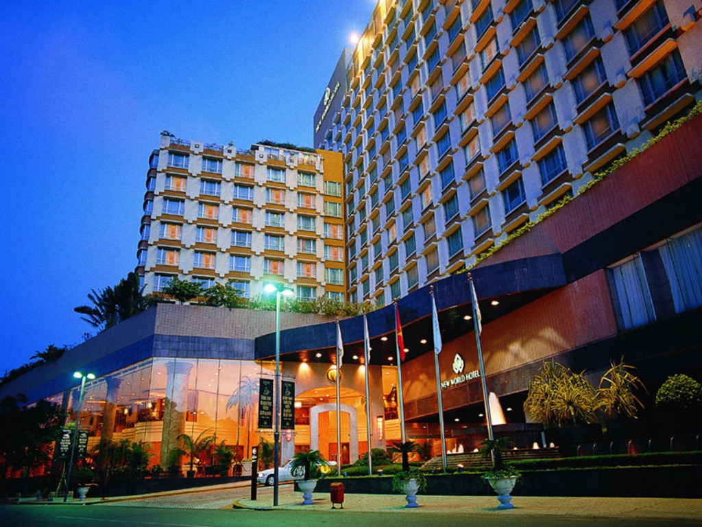 Khung cảnh tráng lệ bên ngoài sảnh khách sạn 5 sao Sheraton Hà Nội