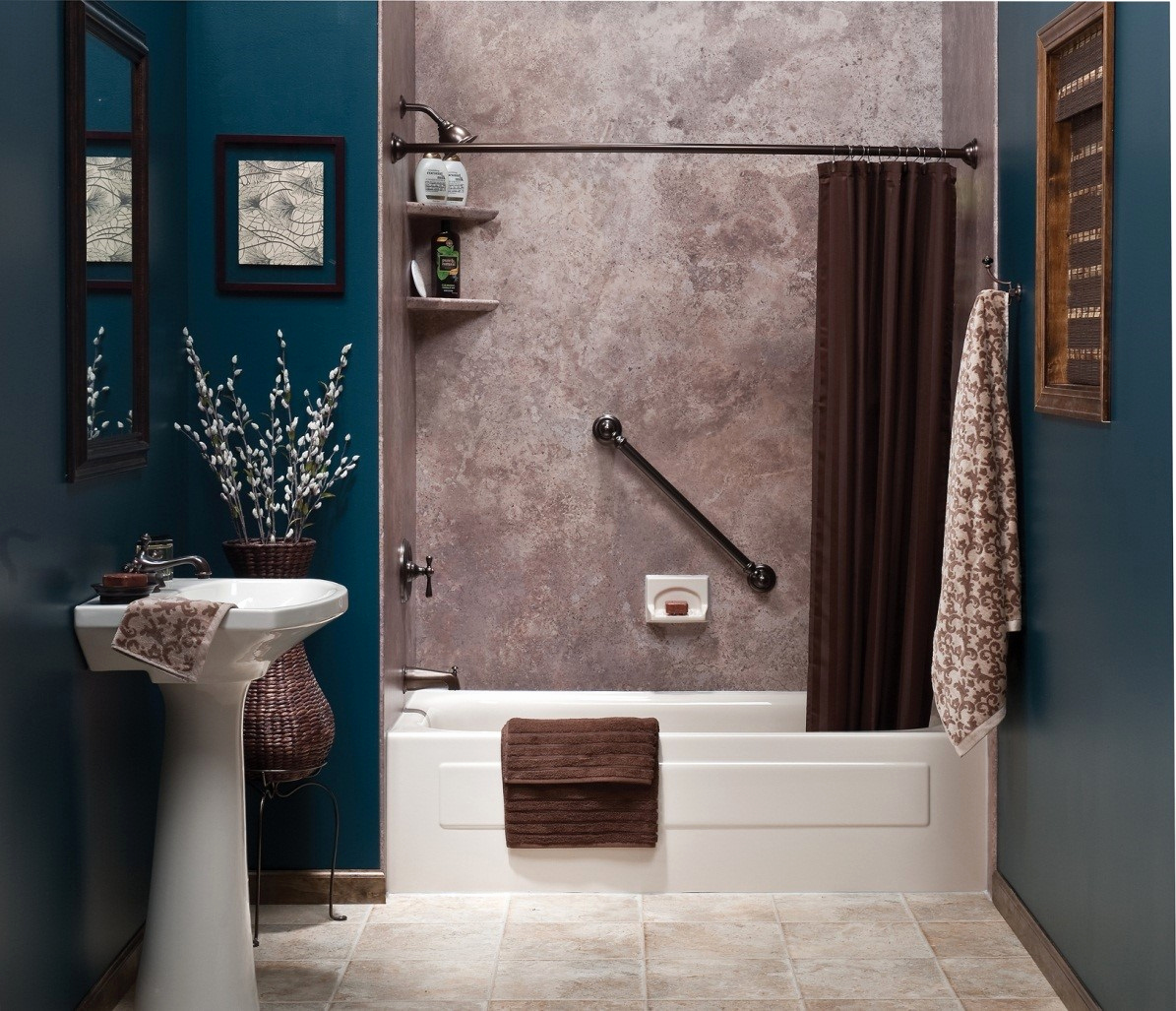 Плитка для ванной на стены лучше. Ванная комната плитка и краска. Крашенные стены в ванной. Ванная без плитки. Санузел с окрашенными стенами.