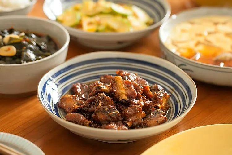 A picture containing table, food, plate, bowl

Description automatically generated