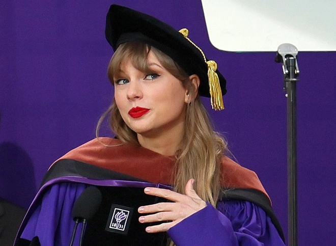 Taylor Swift expressed her feelings when receiving the degree