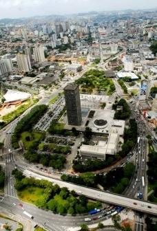 https://www.vitruvius.com.br/media/images/magazines/grid_4/fb2966e8c820_luiz_boscardin_pacosbc04.jpg