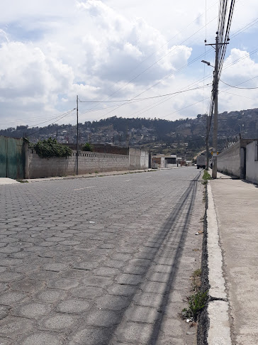 VHJ2+HVF, C. 23 de Abril, Quito 170133