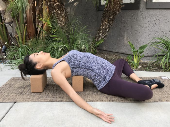 6 bài tập cùng gạch tập Yoga giúp bạn khỏe mạnh hơn mỗi ngày