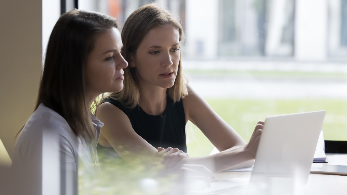 Vagas no programa jovem aprendiz Itaú (Fonte: Adobe Stock/ Informação e Valor)