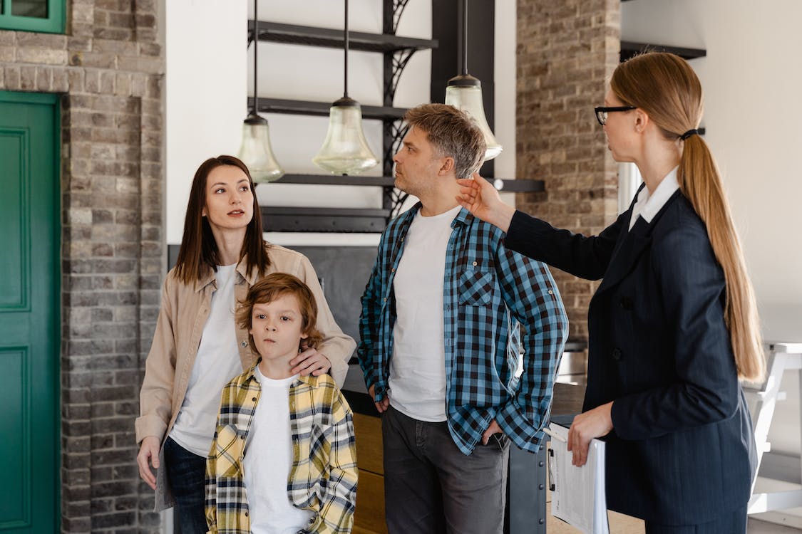 Free A Real Estate Agent Showing the House Interior Stock Photo