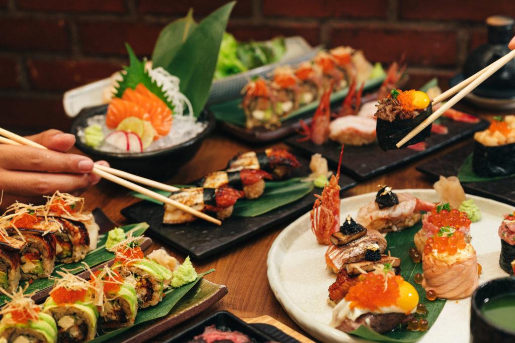 12 ร้านอาหารญี่ปุ่น แถบสีลม สาทร บรรยากาศดี อาหารอร่อย ราคาถูก - Fatboy Sushi
