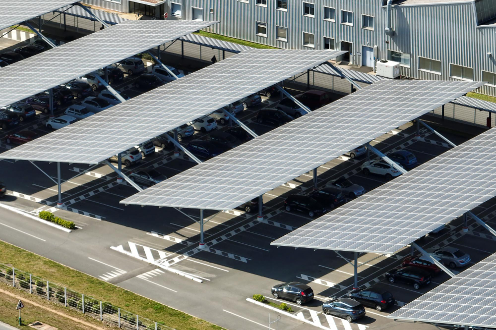 grandes-estacionamientos-de-francia-deberan-estar-cubiertos-por-paneles-solares
