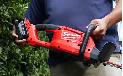 milwaukee cordless hedge trimmer