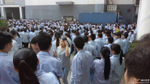 广东深圳5000工人罢工阻交通