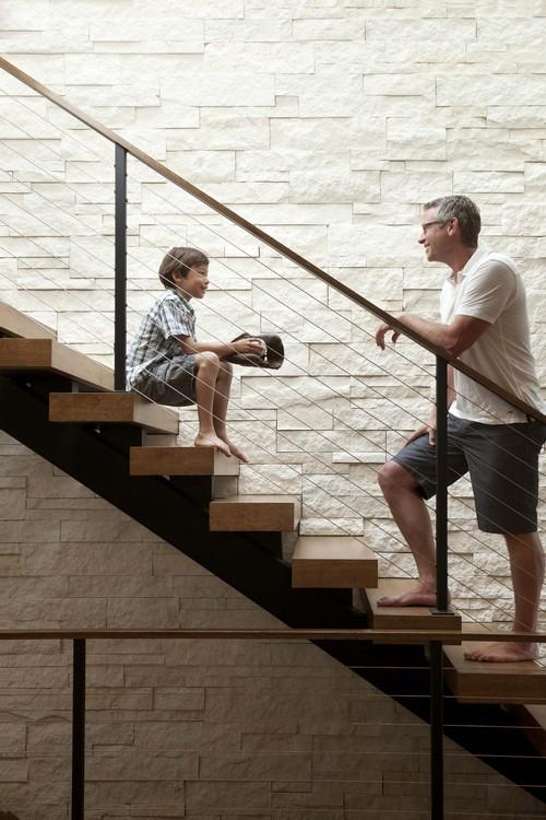 http://st.houzz.com/simgs/00f1381c0e3aabc5_8-1564/contemporary-staircase.jpg