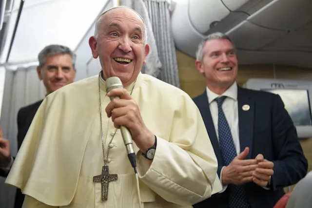 Toàn văn: Họp báo trên chuyên cơ của Đức Giáo hoàng Phanxicô từ Canada trở về