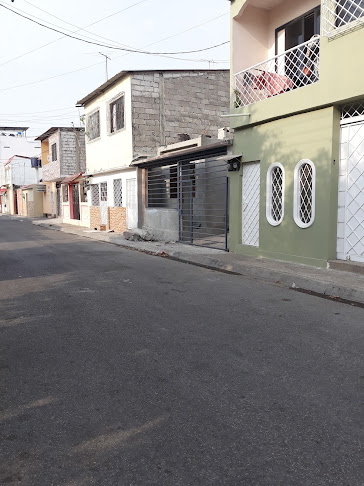km 11.5 Via a Daule, Plaza Comercial San Jorge local 11 y Avenida 12 NO, Guayaquil