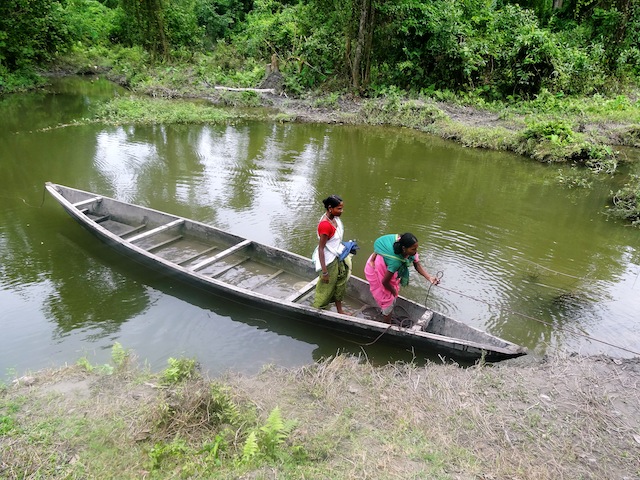 In Dhemaji district, closer to the northeastern Indian state of Arunachal Pradesh, people use a rope boat in the absence of a road. Credit: Priyanka Borpujari/IPS