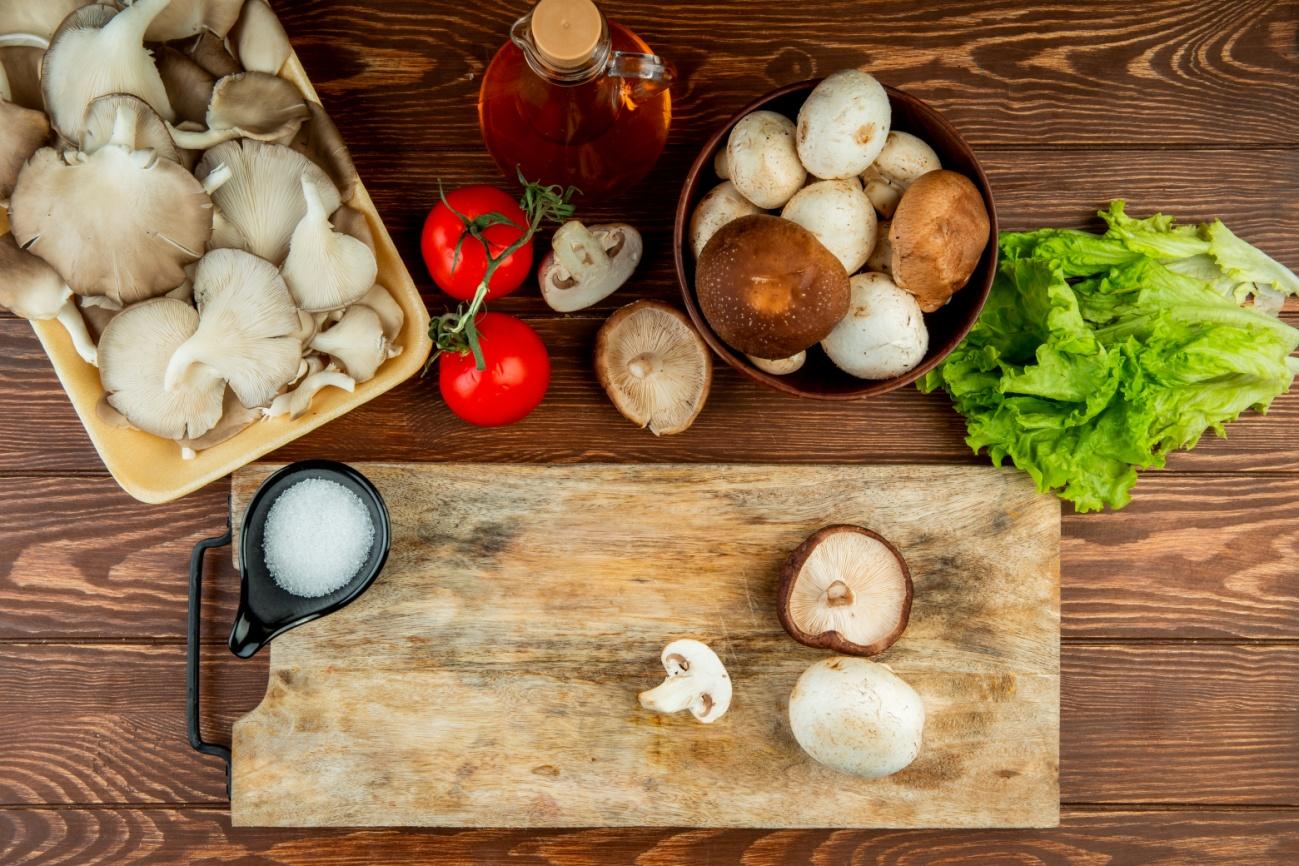 C:\Users\Ronaldo\Downloads\top-view-fresh-mushrooms-bowl-tomatoes-with-lettuce-wood-board-with-salt-sliced-mushrooms-wood-rustic.jpg
