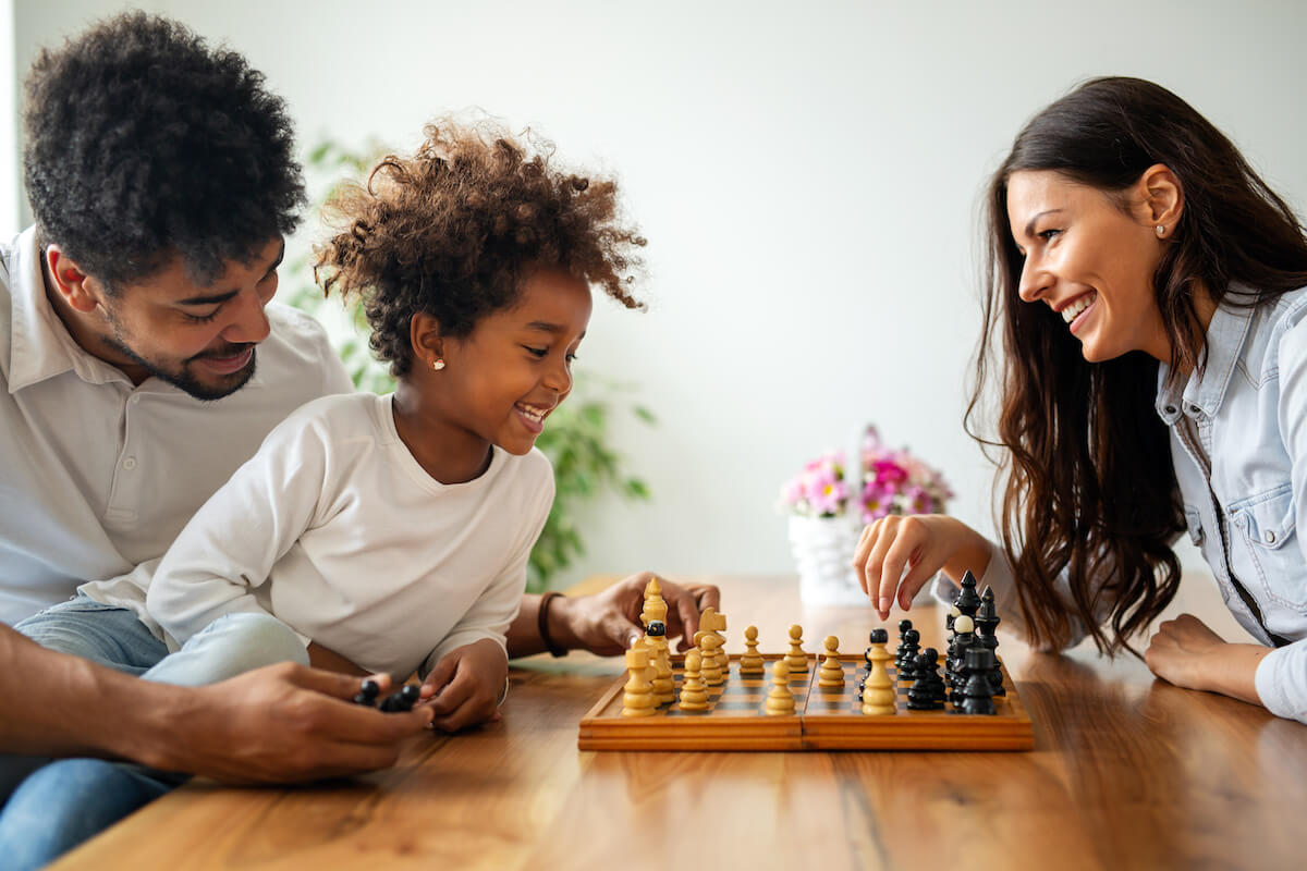 Patient feedback: parents and their child playing chess