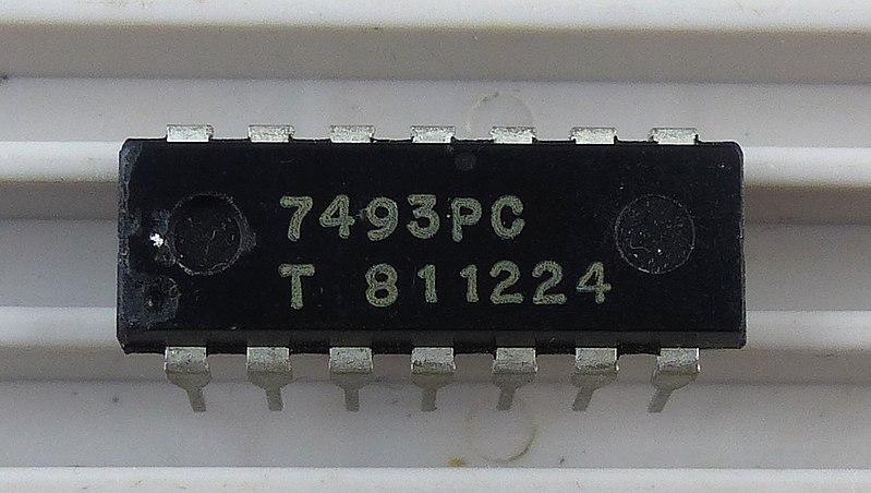 Image of a 7493 binary counter circuit showing all 14 pins