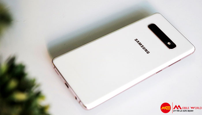 Samsung Galaxy S10 Plus mặt kính hay mặt gốm tốt hơn?