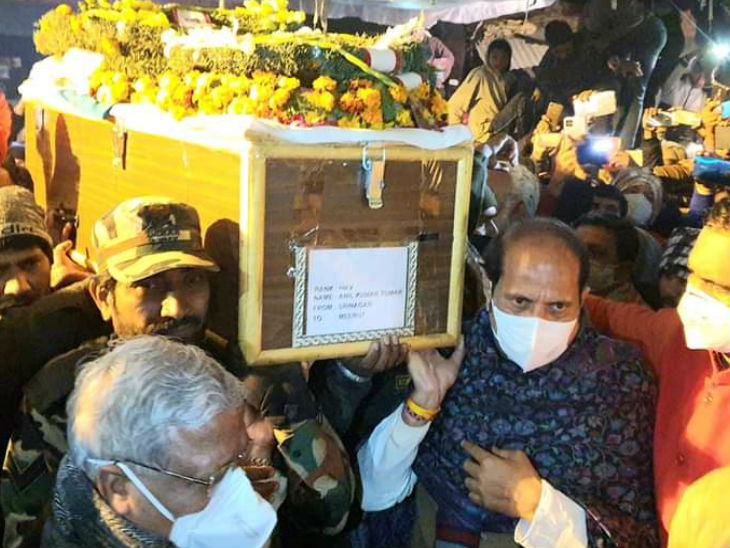 Martyred Jawan, Anil Singh Tomar Last Rites Performed In Uttar Pradesh  Meerut | Martyr Anil Tomar, 8-year-old son, offered fire Father is proud of  son's martyrdom, but eyes were being spilled repeatedly -