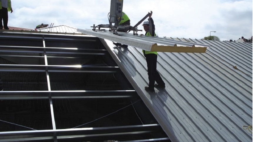 Khi lợp mái nhà xưởng cần tuân thủ các quy tắc an toàn lao động để đảm bảo an toàn cho tài sản và con người
