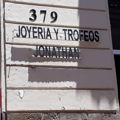 JoyeríA Y Trofeos "Jonathan" - Quito