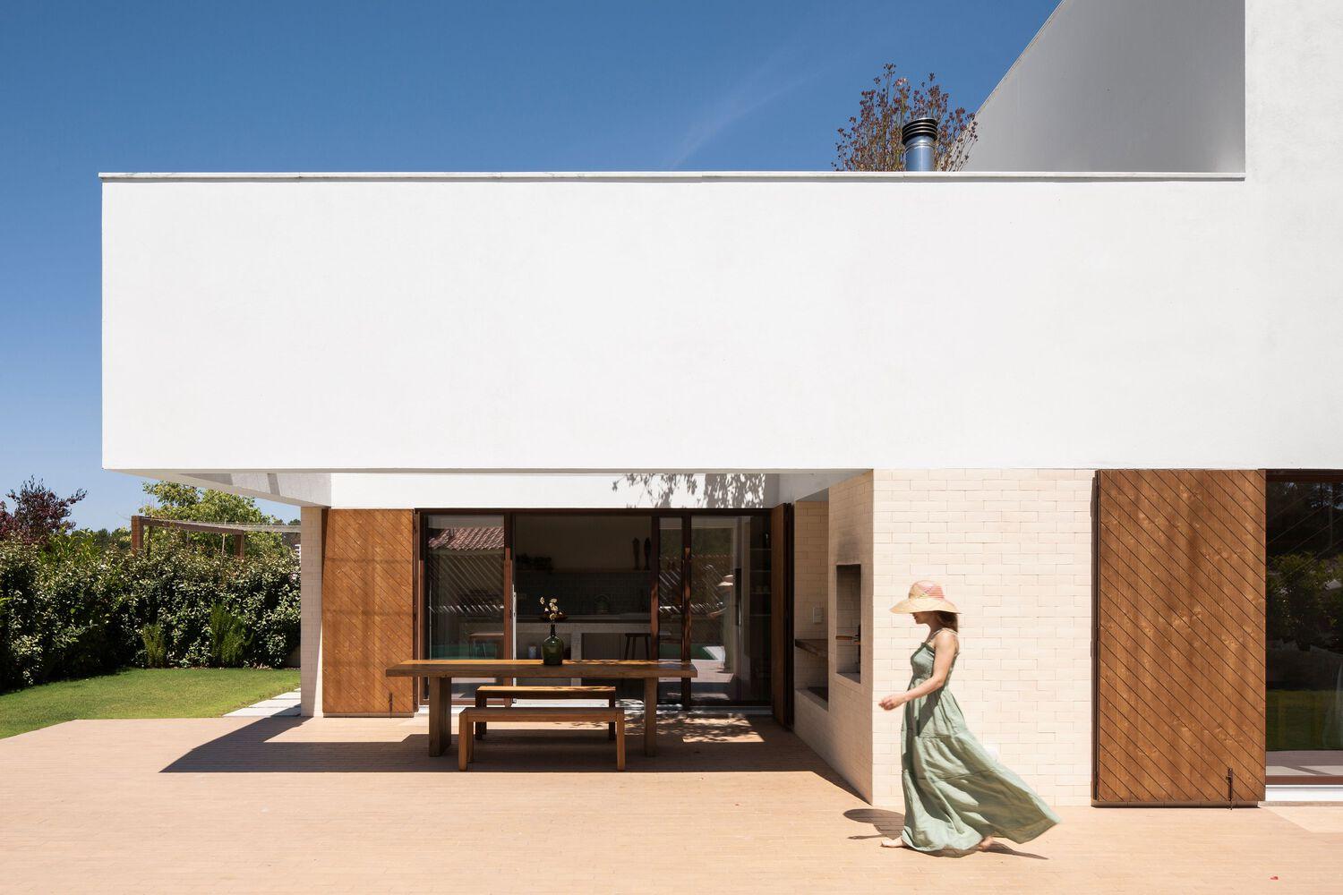 Weißes Haus im minimalistischen Stil