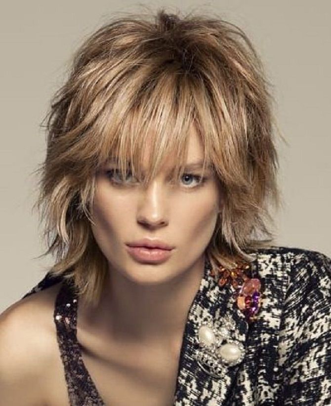 Top 10 der modischsten Frisuren des Jahres 2021, trendige Haarschnitte und Styling 35