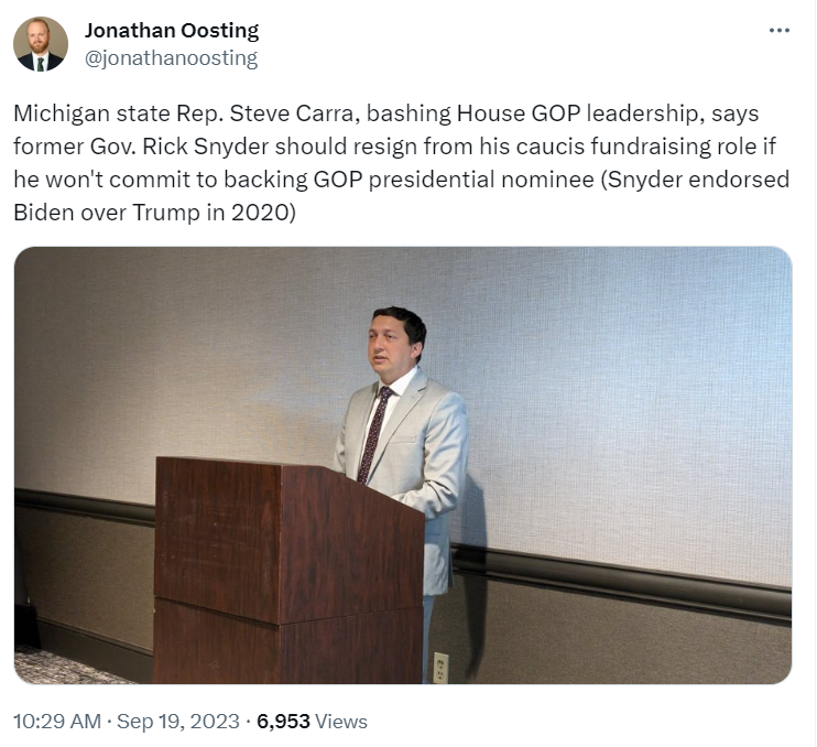 A screenshot of a Jonathan Oosting tweet about Michigan state Rep. Steve Carra (R) bashing former Governor Rick Snyder