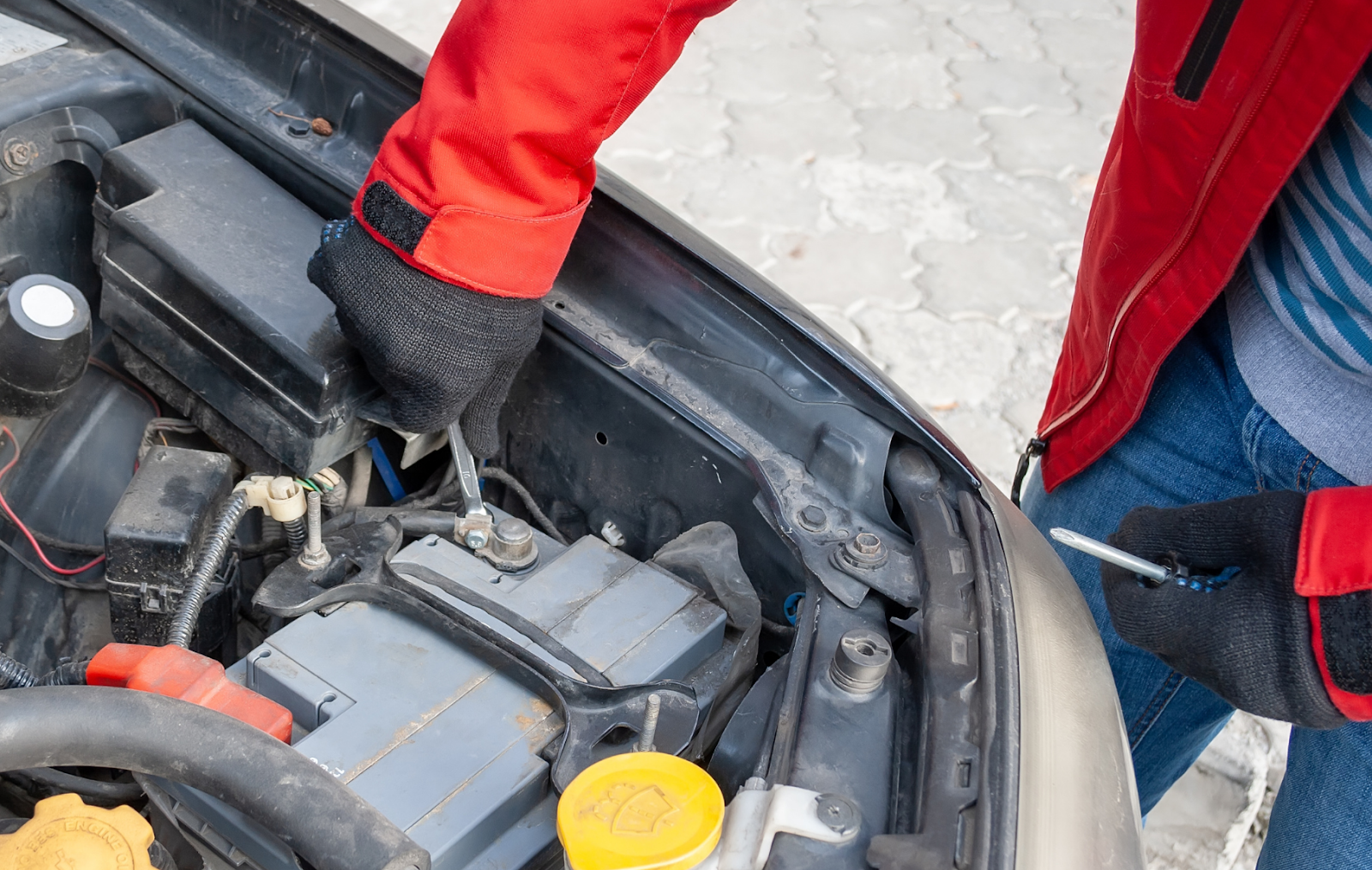 How to Disconnect and Replace a Car Battery - Step-by-Step Guide