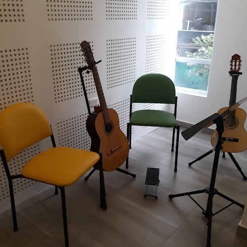 Play Music Escuela de Música - Tienda de instrumentos musicales