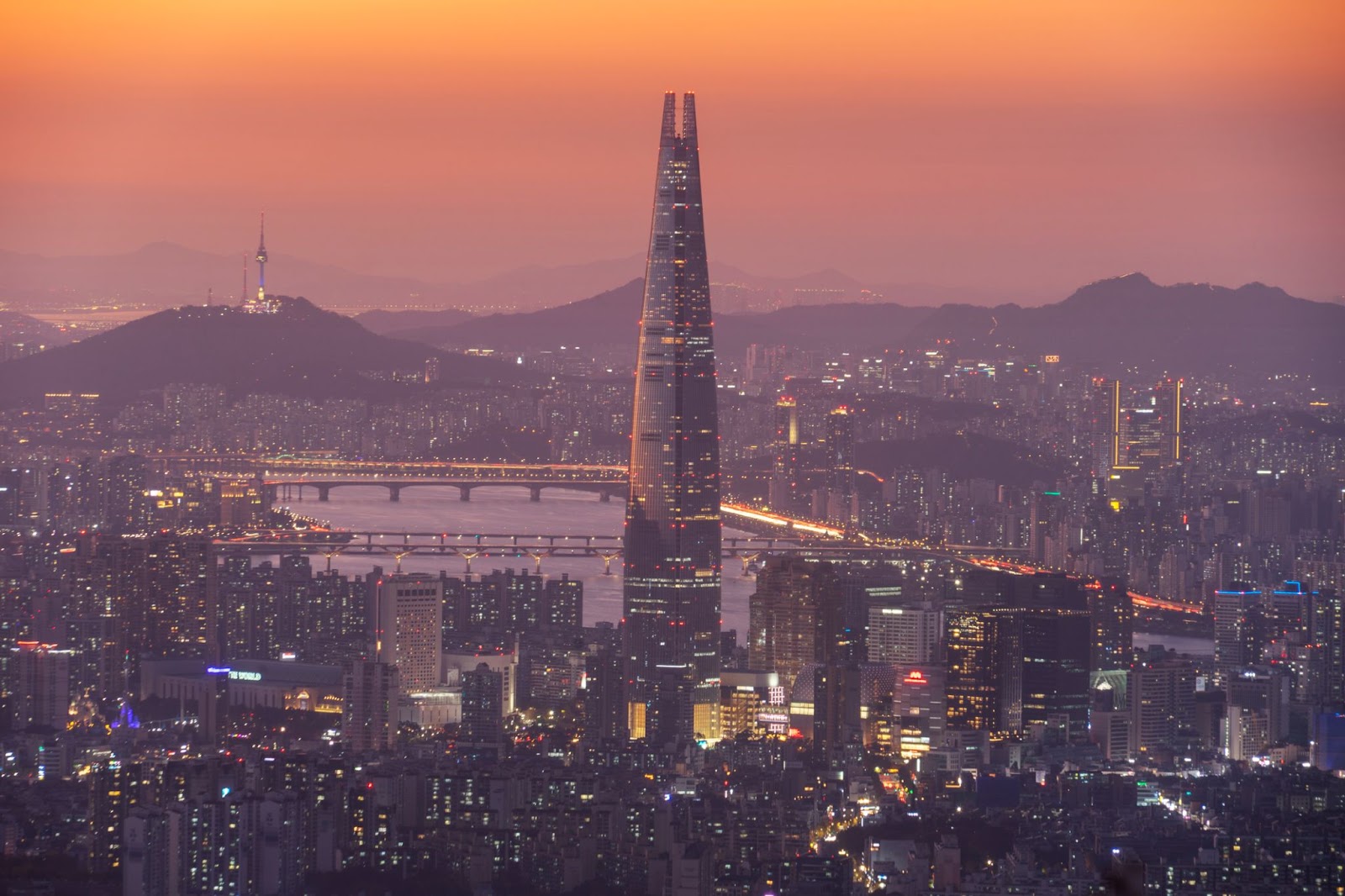 Lotte World Tower é concluída em Seul e se torna o quinto edifício