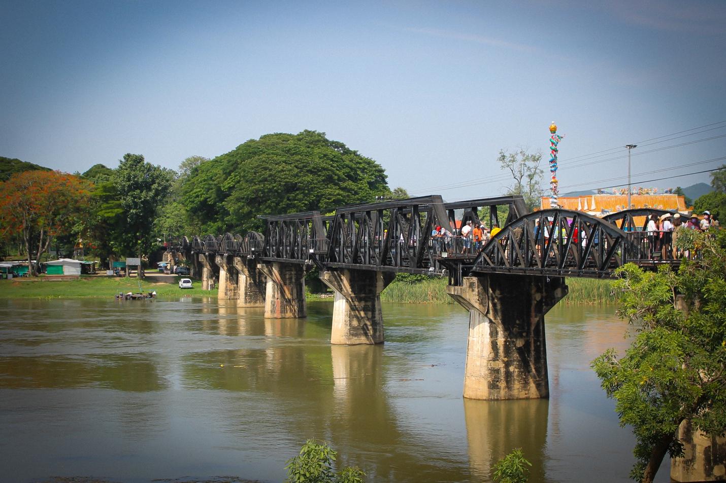 A bridge over a river

Description automatically generated with medium confidence