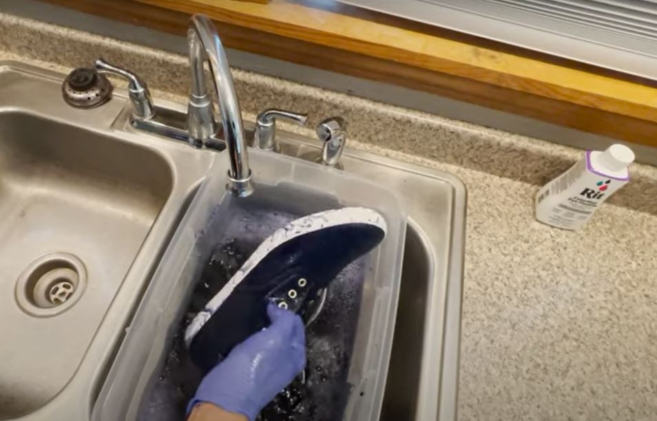 Secret to Perfectly Dyed Canvas Vans Shoes