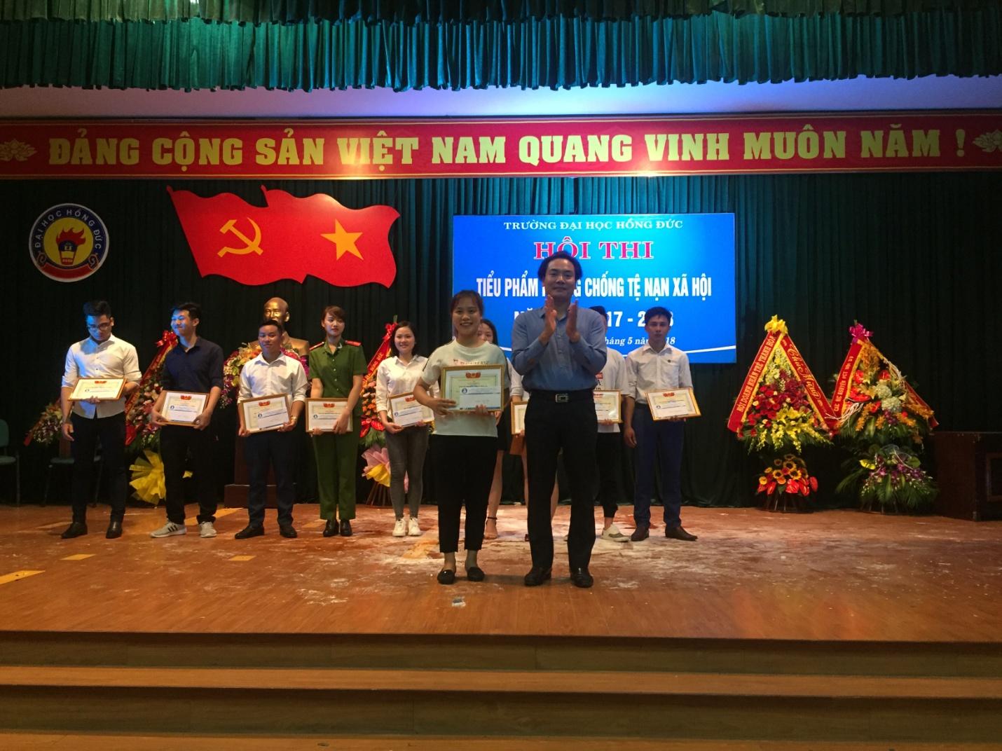 D:\Năm học 2016 - 2017\Đoàn TN\Ảnh\Tiểu phẩm phòng chống TNXH\IMG_1855.JPG