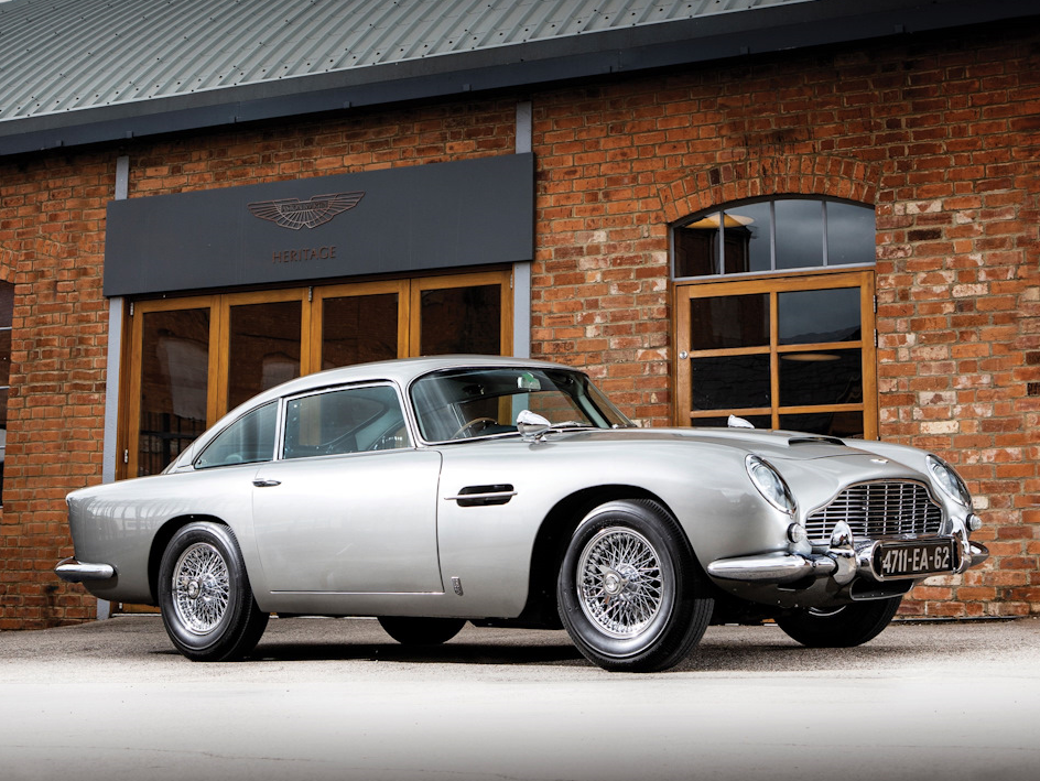 На фото – Aston Martin DB5 1965 года Джеймса Бонда 