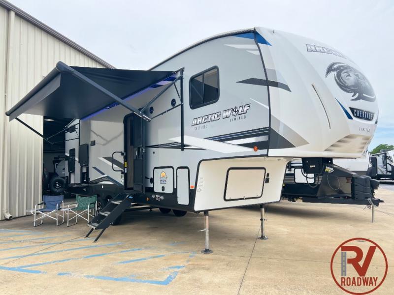 Find more great deals on fifth wheels at RV Roadway today.