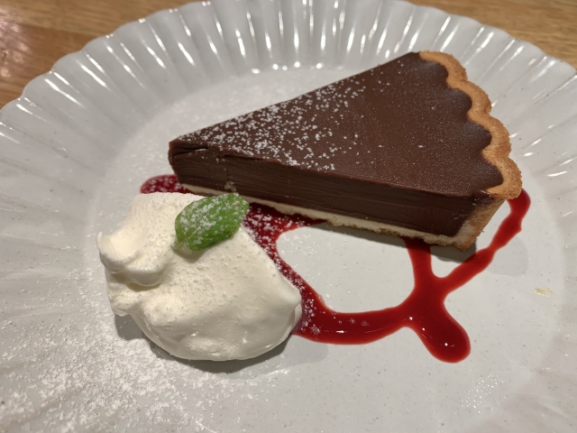 生チョコタルトのカロリーは3000超え 後悔なく満足な食べ方とおいしいレシピ ひびコレ