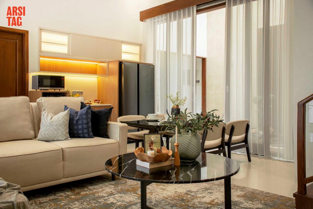 Ruang Keluarga dan Dining Room yang Estetik di RN Residence Karya Hevsenworks via Arsitag