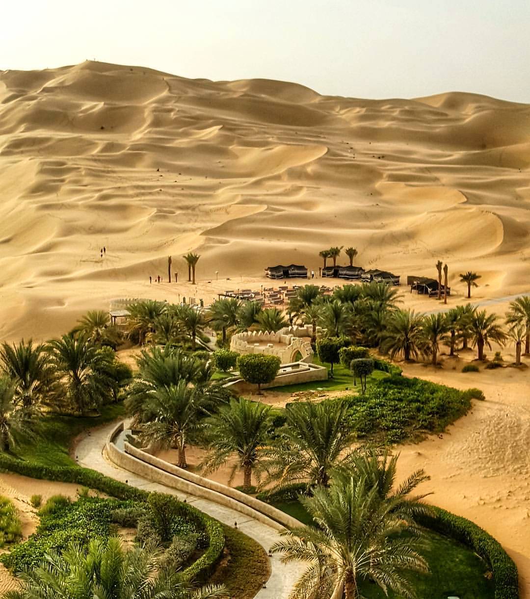 Have a desert themed wedding at the Qasr Al Sarab Desert Resort by Anantara - Abu Dhabi.