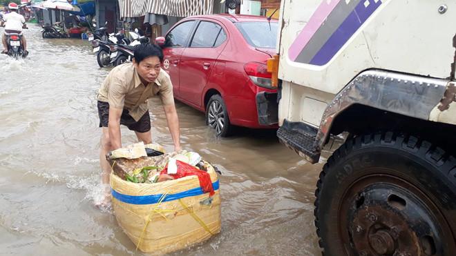 Người Phú Quốc khổ vì nước ngập ngang ngực, phải di tản đồ đạc - ảnh 7