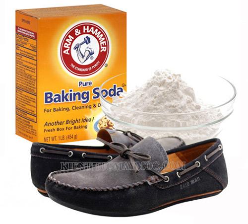 Vệ sinh giày bằng baking soda - một chất tẩy thông dụng