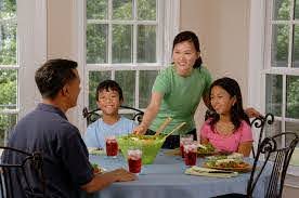 Less screen time during meals promotes healthier eating in children - Farm  and Dairy