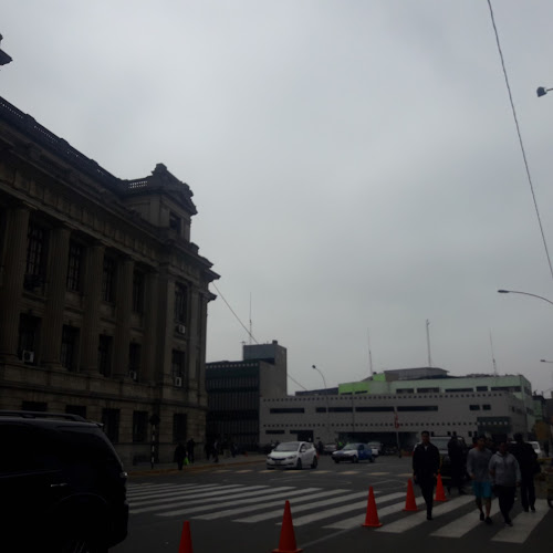 Colegio Abogados en el Interior de Palacio de Justicia - Lima