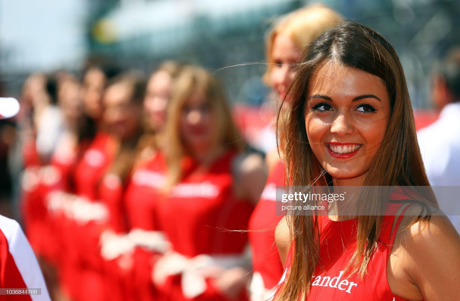 D:\Documenti\posts\posts\Women and motorsport\foto\Getty e altre\grid-girls-seen-during-the-drivers-parade-before-the-start-of-the-picture-id1036844768.jpg